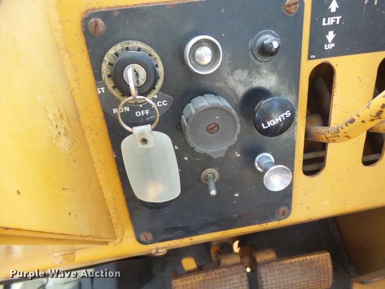 image for item DB1469 1998 Case 586E forklift