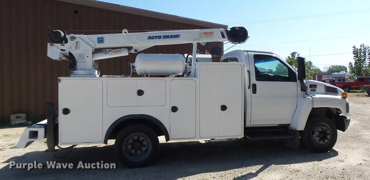 image for item DB1493 2003 GMC C4500 service truck with crane