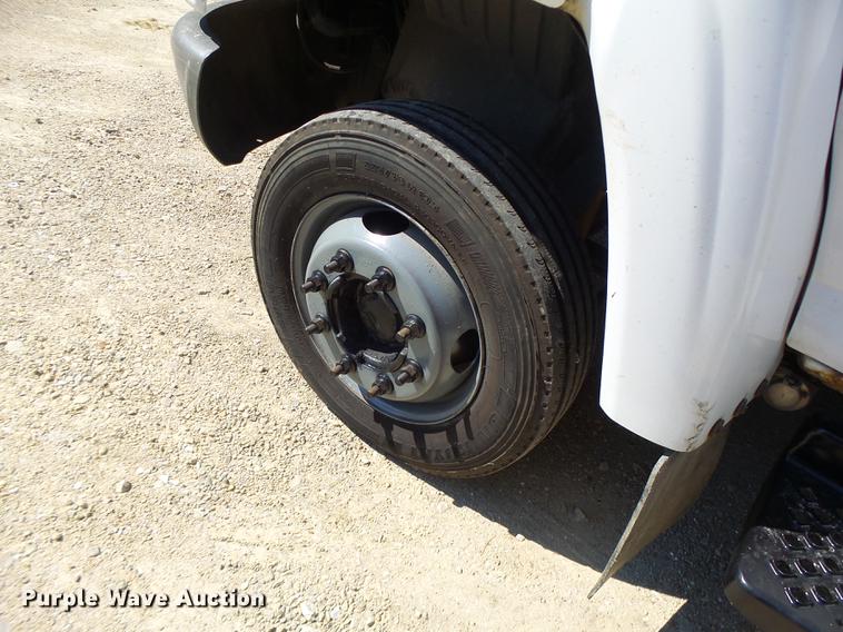 image for item DB1493 2003 GMC C4500 service truck with crane