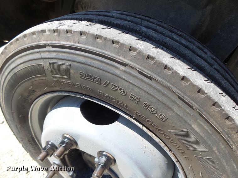 image for item DB1493 2003 GMC C4500 service truck with crane