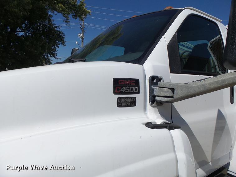 image for item DB1493 2003 GMC C4500 service truck with crane