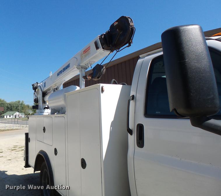 image for item DB1493 2003 GMC C4500 service truck with crane