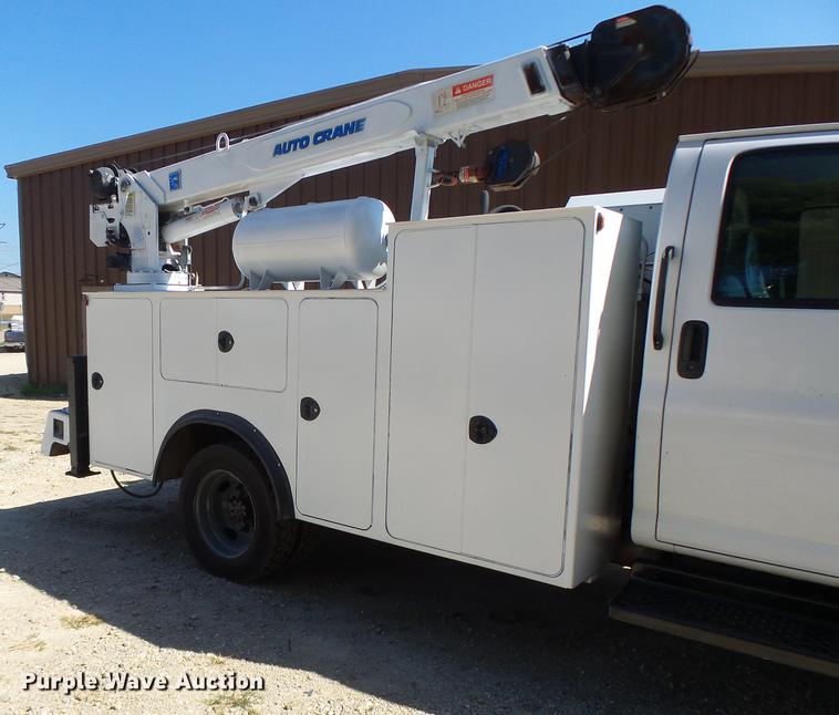 image for item DB1493 2003 GMC C4500 service truck with crane