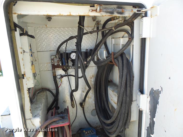 image for item DB1493 2003 GMC C4500 service truck with crane