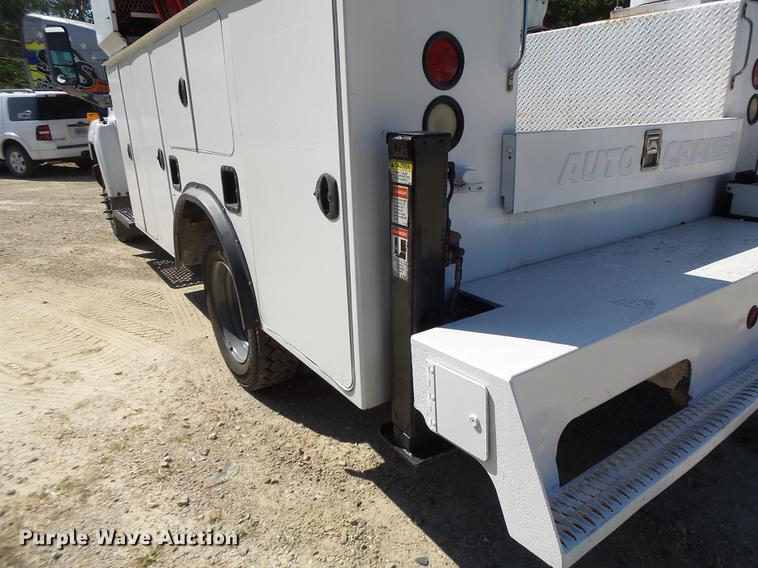 image for item DB1493 2003 GMC C4500 service truck with crane
