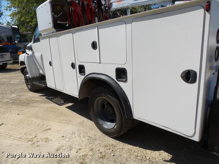 image for item DB1493 2003 GMC C4500 service truck with crane