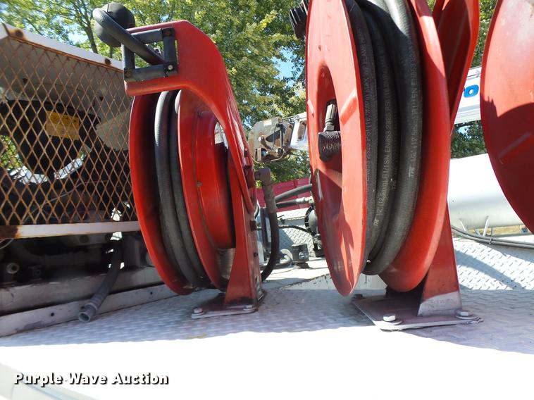 image for item DB1493 2003 GMC C4500 service truck with crane