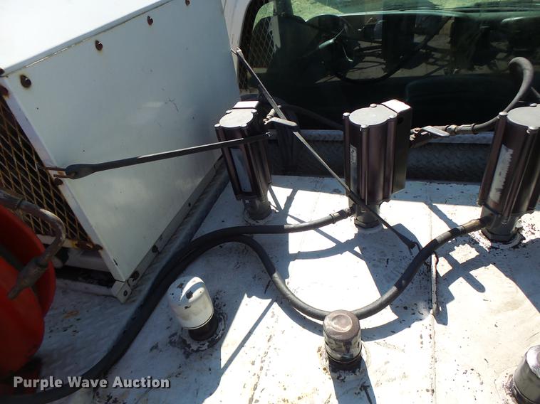 image for item DB1493 2003 GMC C4500 service truck with crane