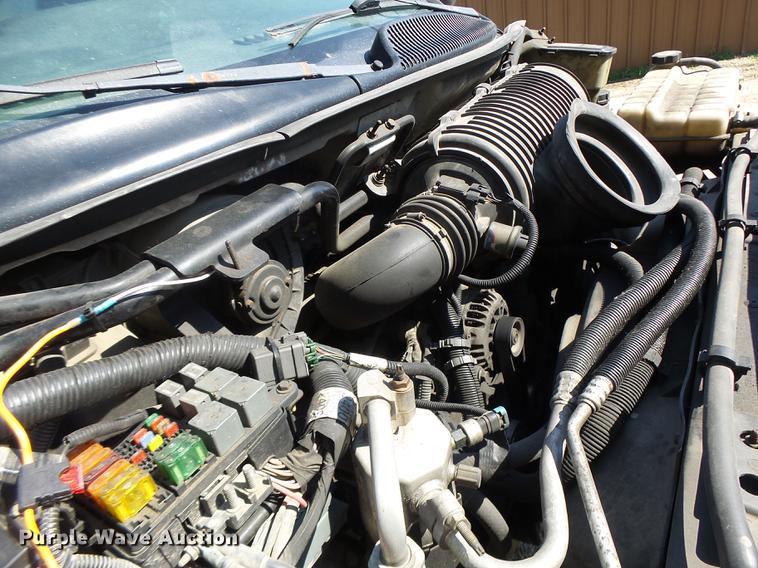 image for item DB1493 2003 GMC C4500 service truck with crane