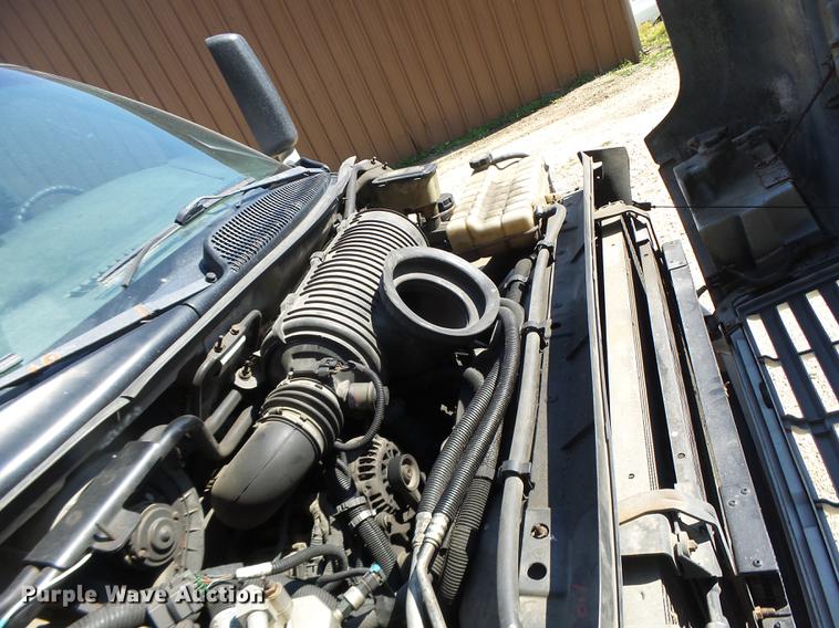 image for item DB1493 2003 GMC C4500 service truck with crane