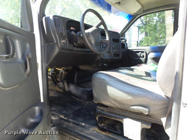 image for item DB1493 2003 GMC C4500 service truck with crane