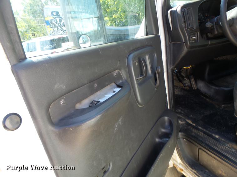 image for item DB1493 2003 GMC C4500 service truck with crane