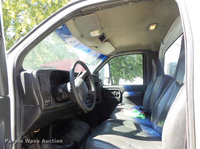 image for item DB1493 2003 GMC C4500 service truck with crane