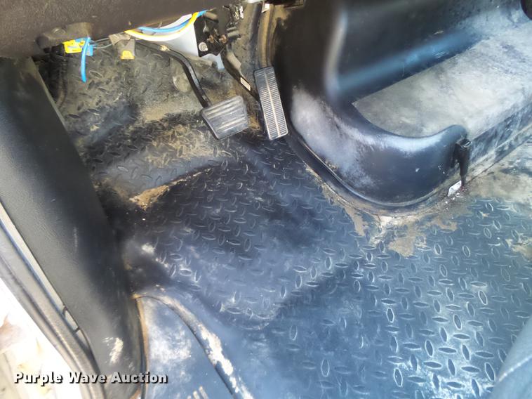 image for item DB1493 2003 GMC C4500 service truck with crane