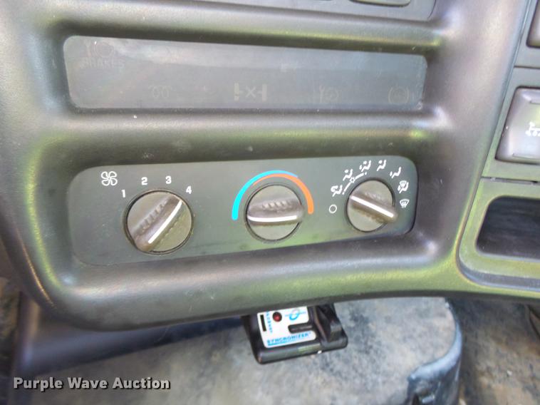 image for item DB1493 2003 GMC C4500 service truck with crane