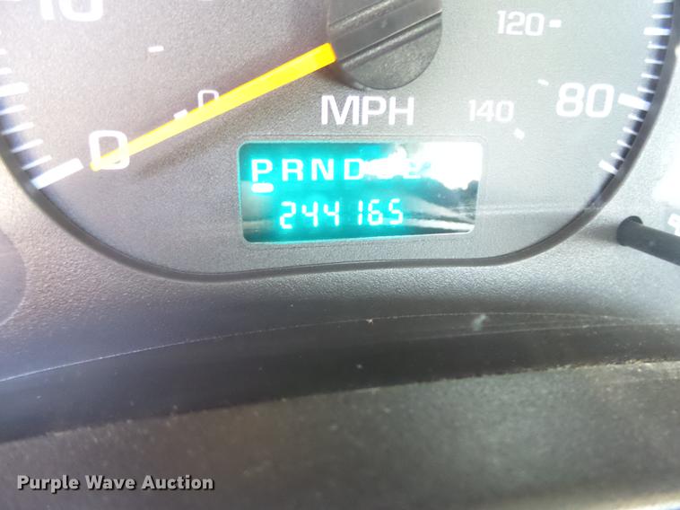 image for item DB1493 2003 GMC C4500 service truck with crane