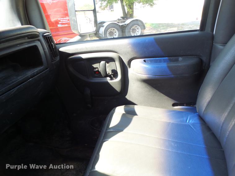 image for item DB1493 2003 GMC C4500 service truck with crane