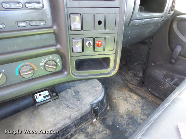 image for item DB1493 2003 GMC C4500 service truck with crane