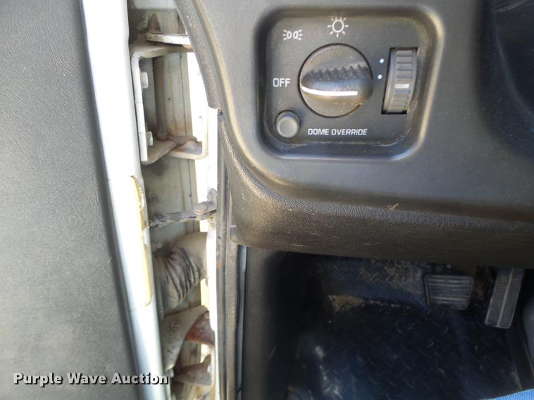 image for item DB1493 2003 GMC C4500 service truck with crane