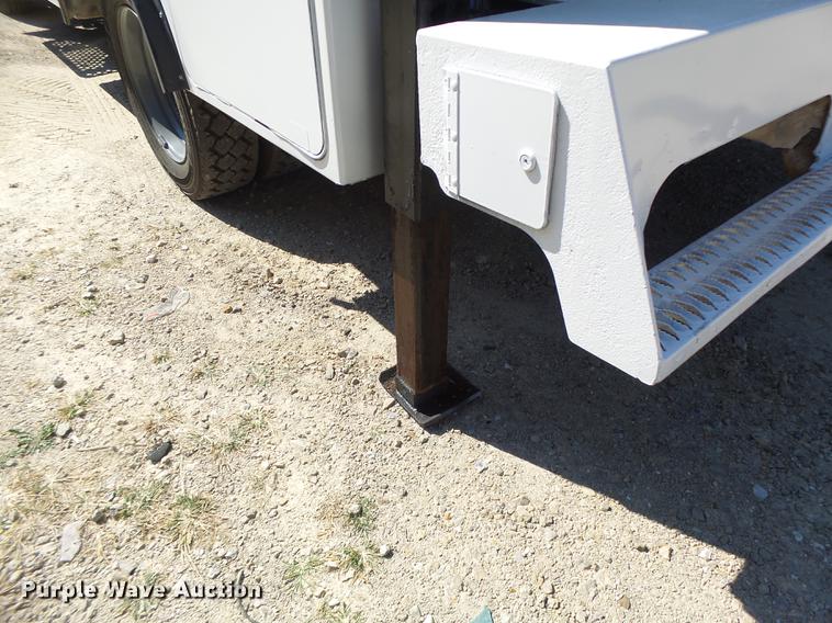 image for item DB1493 2003 GMC C4500 service truck with crane