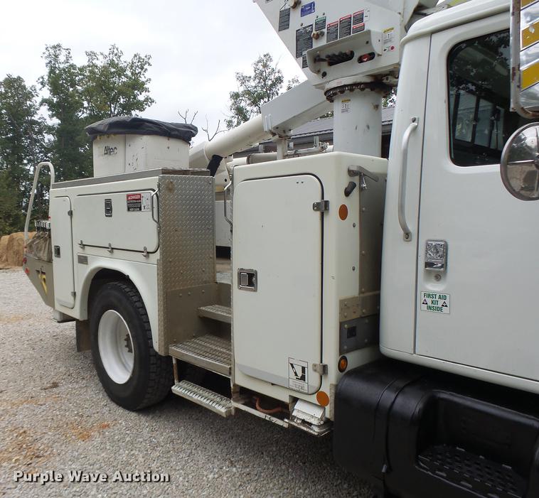 image for item DB1495 2000 International 4700 bucket truck