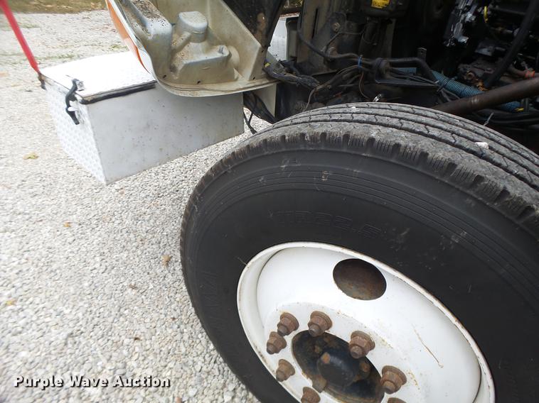 image for item DB1495 2000 International 4700 bucket truck