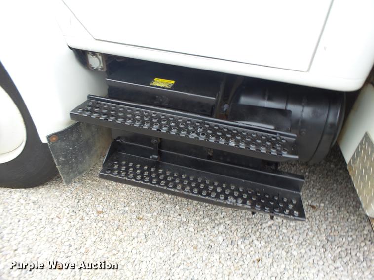 image for item DB1495 2000 International 4700 bucket truck