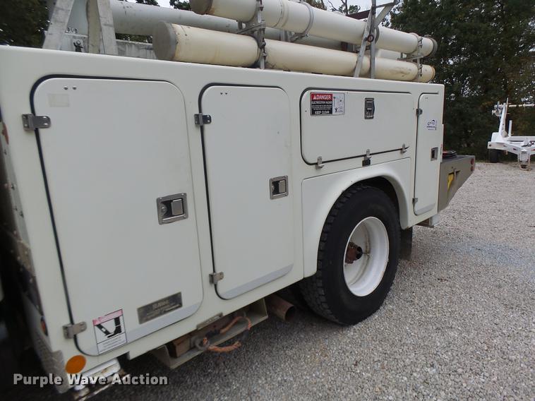 image for item DB1495 2000 International 4700 bucket truck