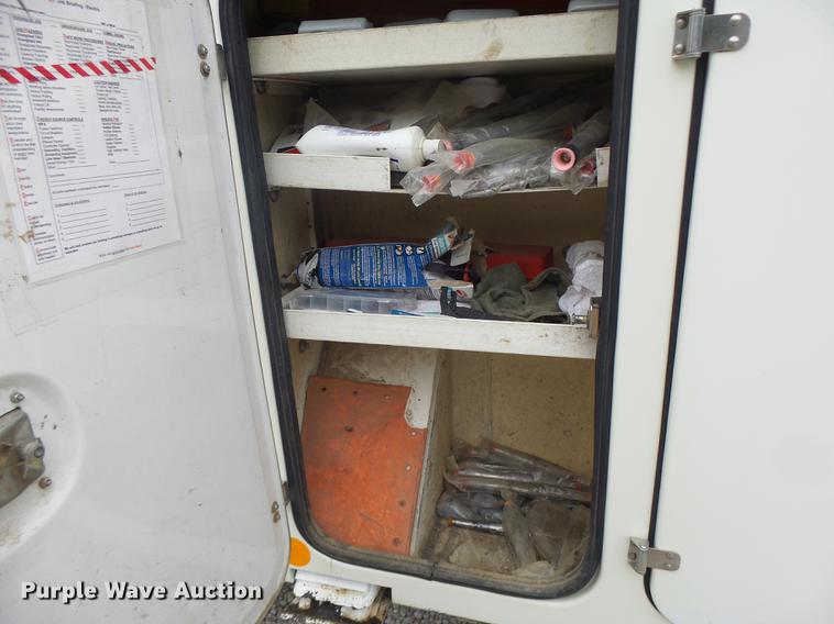 image for item DB1495 2000 International 4700 bucket truck