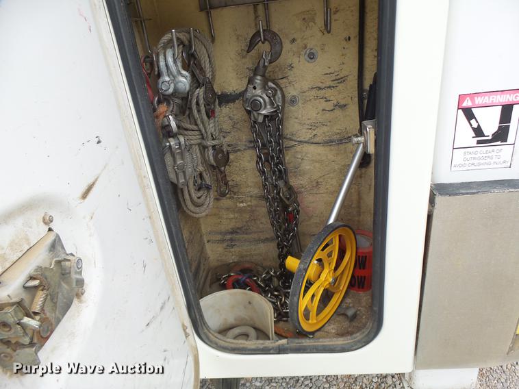 image for item DB1495 2000 International 4700 bucket truck