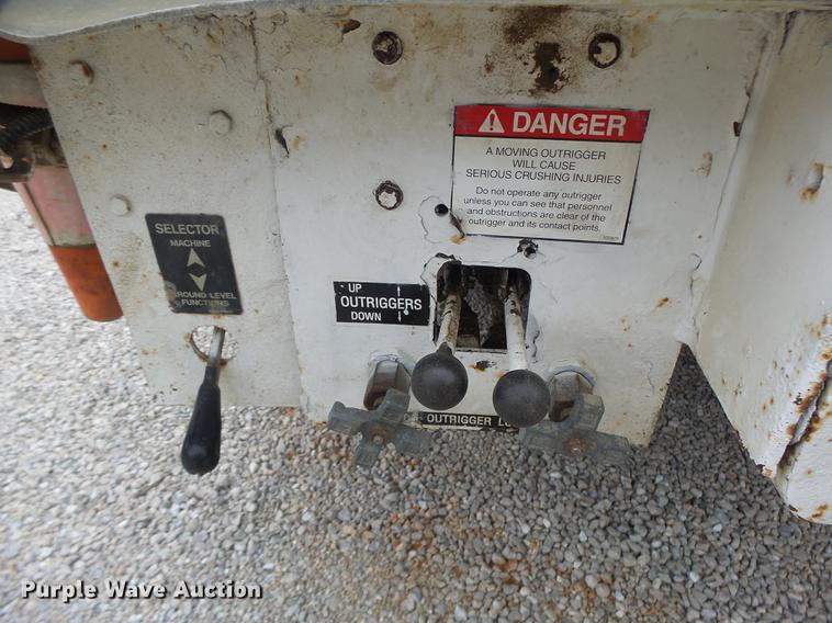 image for item DB1495 2000 International 4700 bucket truck