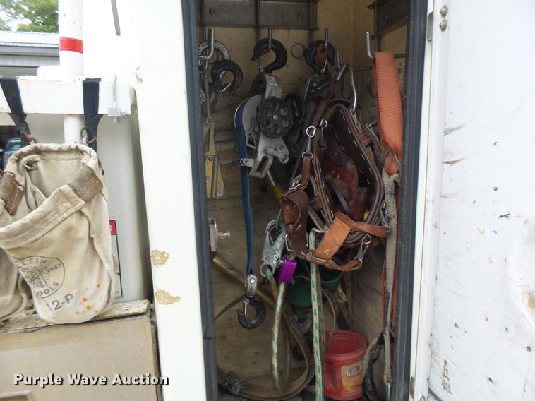 image for item DB1495 2000 International 4700 bucket truck