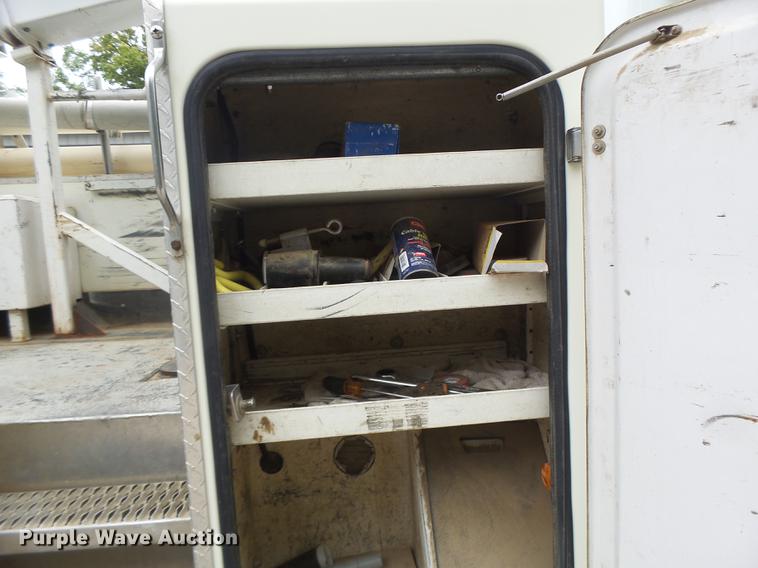 image for item DB1495 2000 International 4700 bucket truck