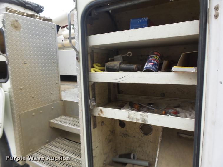 image for item DB1495 2000 International 4700 bucket truck