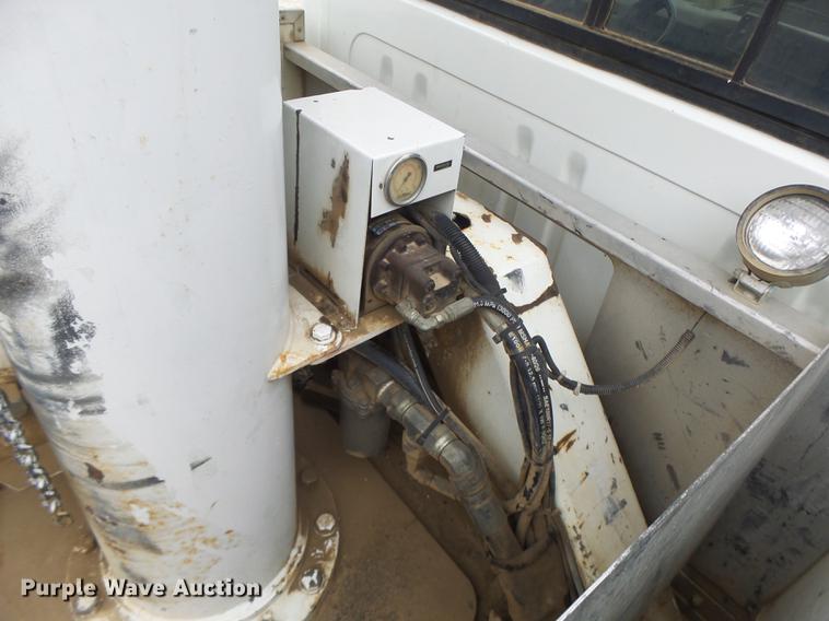 image for item DB1495 2000 International 4700 bucket truck