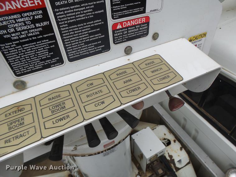 image for item DB1495 2000 International 4700 bucket truck