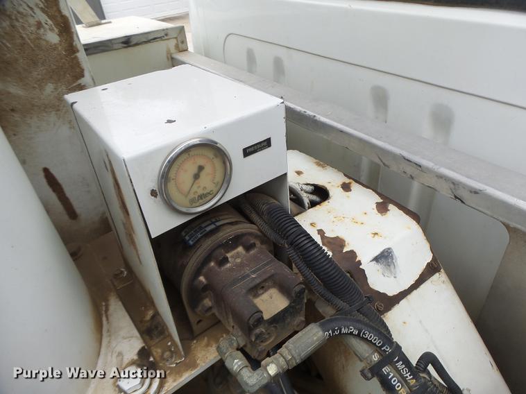 image for item DB1495 2000 International 4700 bucket truck