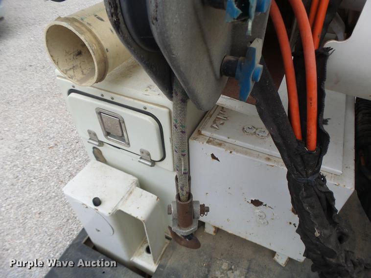 image for item DB1495 2000 International 4700 bucket truck