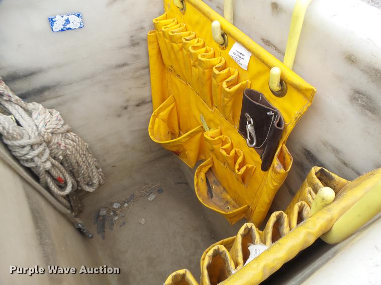 image for item DB1495 2000 International 4700 bucket truck