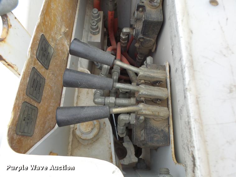 image for item DB1495 2000 International 4700 bucket truck