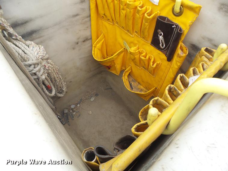 image for item DB1495 2000 International 4700 bucket truck