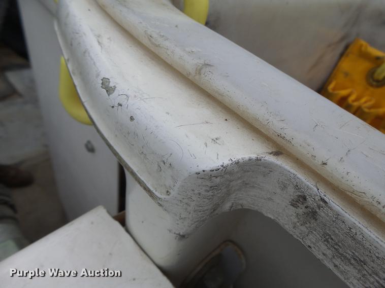 image for item DB1495 2000 International 4700 bucket truck