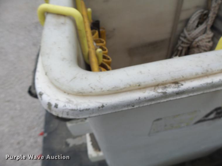 image for item DB1495 2000 International 4700 bucket truck