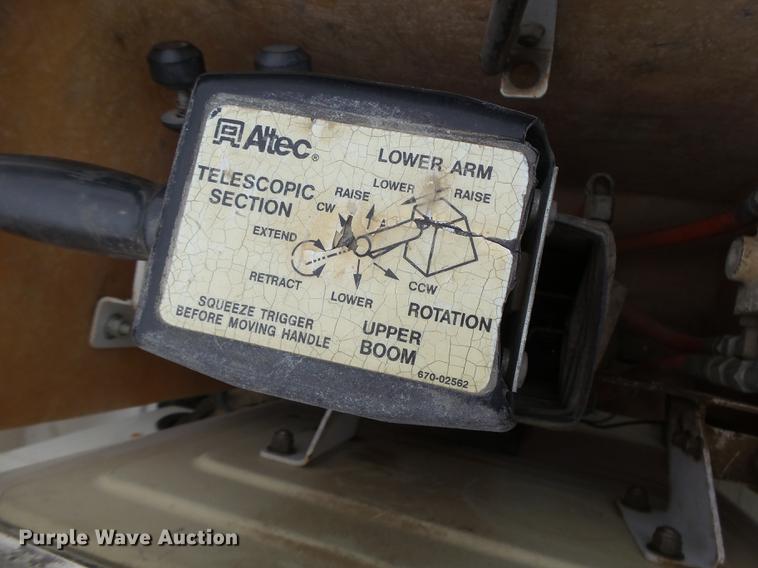 image for item DB1495 2000 International 4700 bucket truck