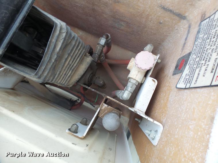 image for item DB1495 2000 International 4700 bucket truck