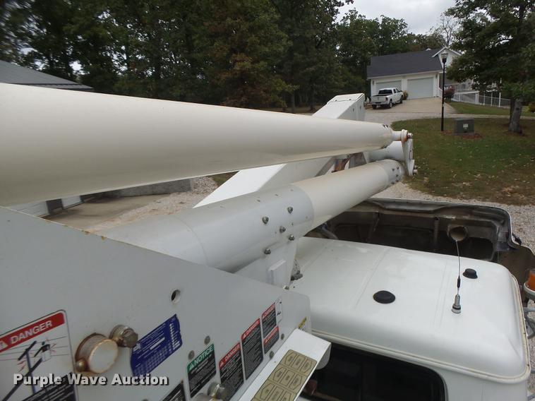 image for item DB1495 2000 International 4700 bucket truck