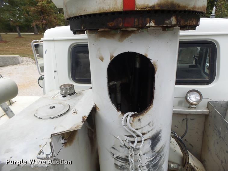 image for item DB1495 2000 International 4700 bucket truck