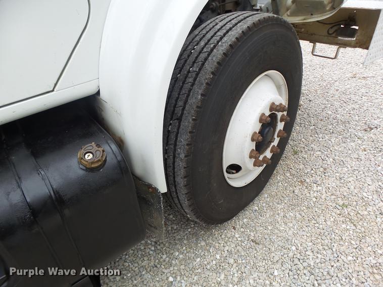 image for item DB1495 2000 International 4700 bucket truck