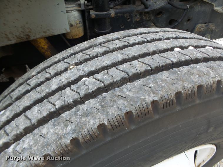 image for item DB1495 2000 International 4700 bucket truck