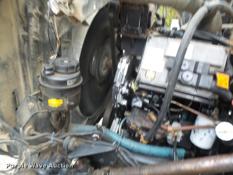 image for item DB1495 2000 International 4700 bucket truck